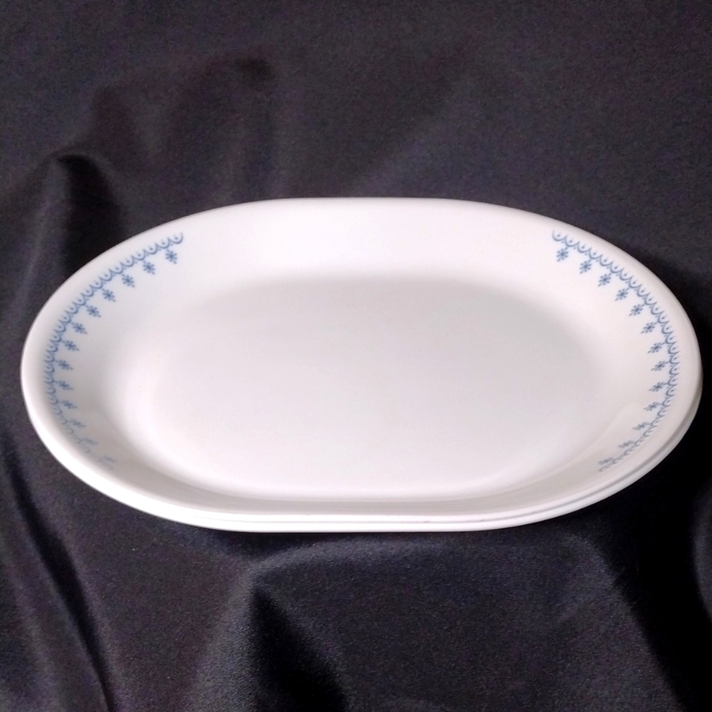 Set of 2 Corelle Vintage Serving Platters Blue Snowflake Garland Pattern